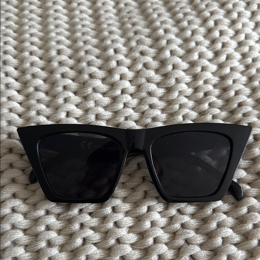 Chic Black Sunglasses